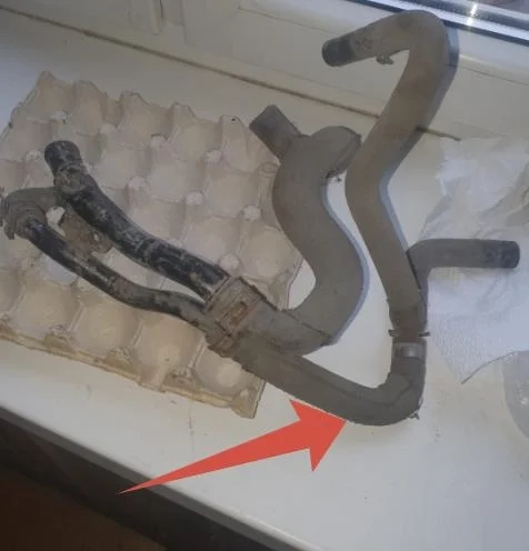 Шланг системы охлаждения Audi Q7 4L рестайлинг (2009—2015)