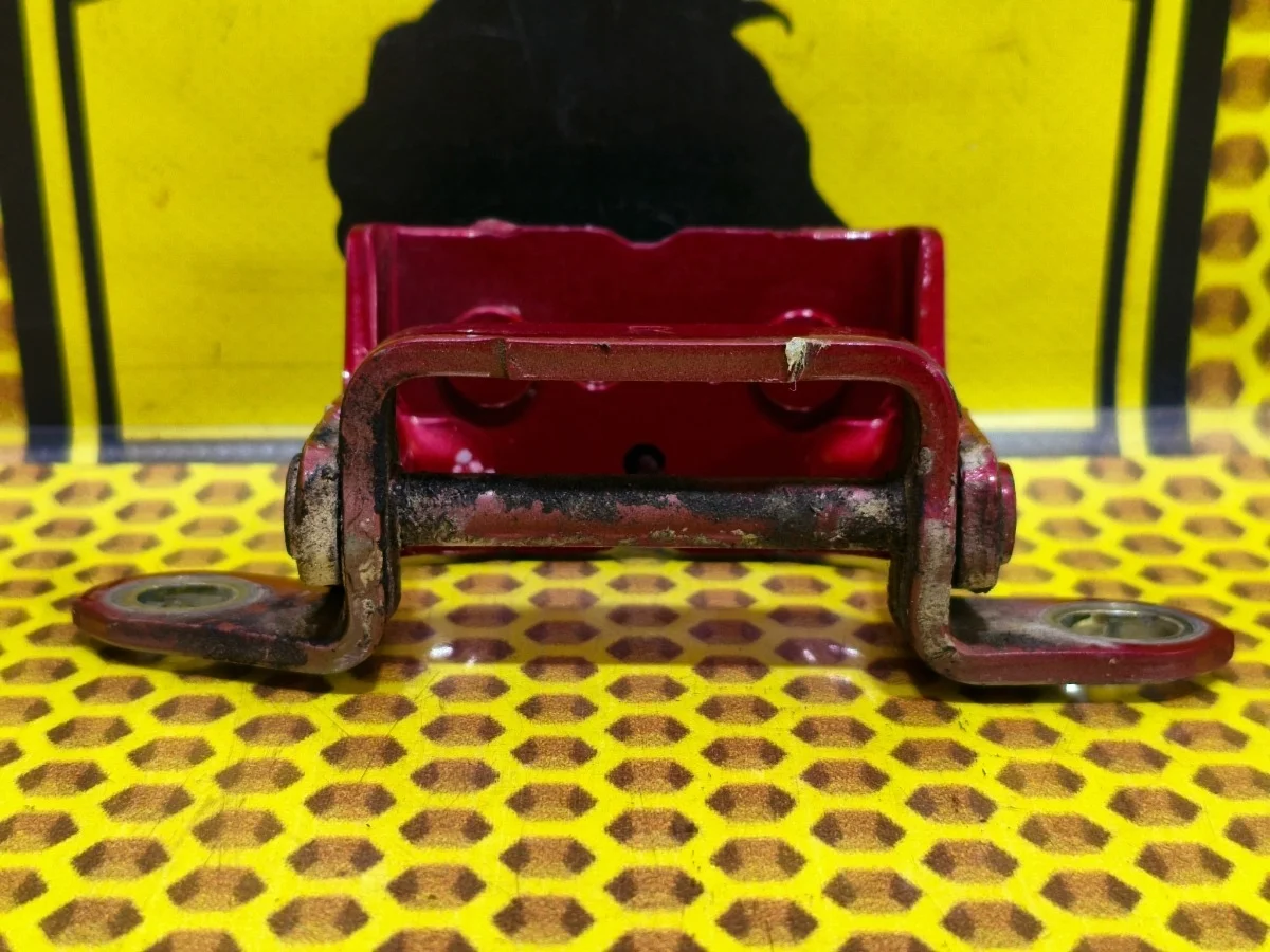 Петля двери задняя верхняя Nissan Juke 2011 824001KA0A F15 HR16DE, задняя правая