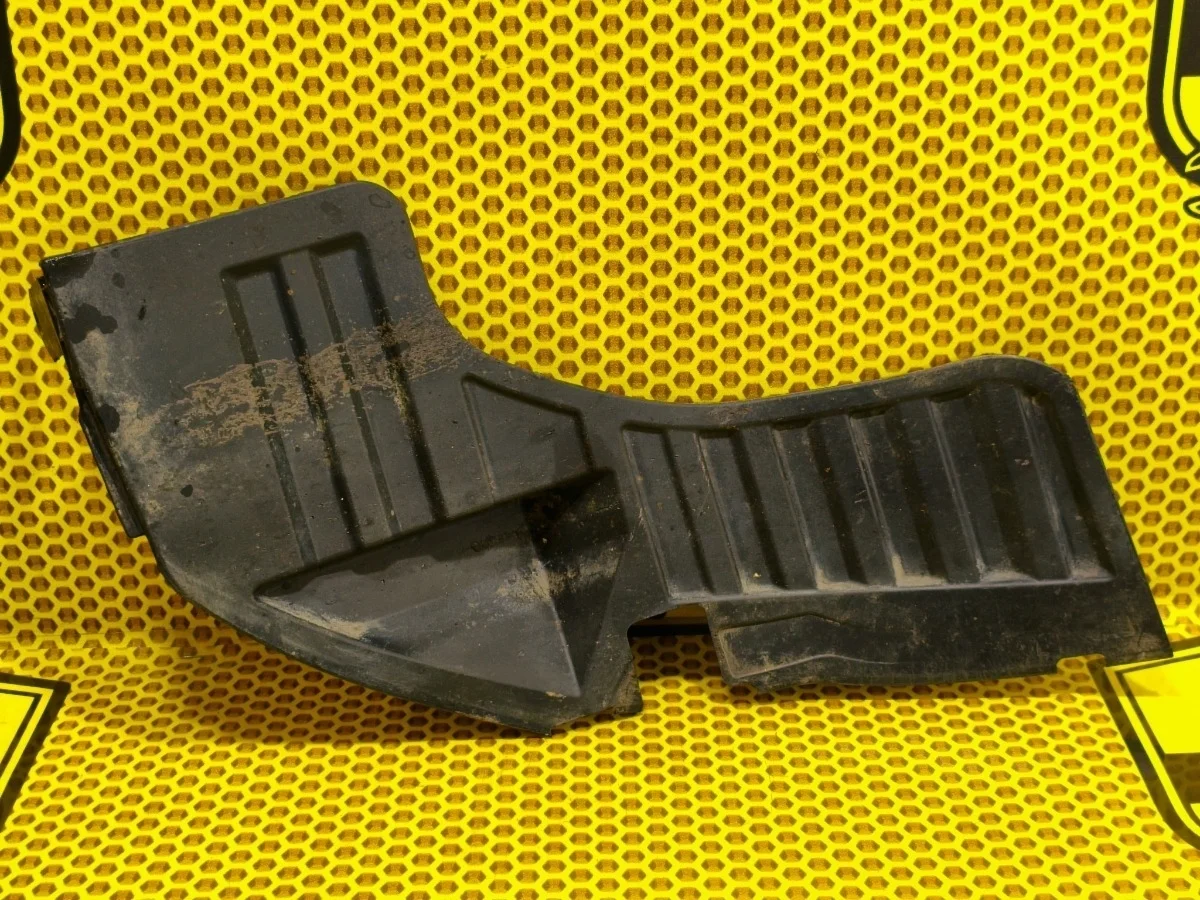 Пыльник бампера Nissan Juke 2011 788171KA0A F15 HR16DE, левый