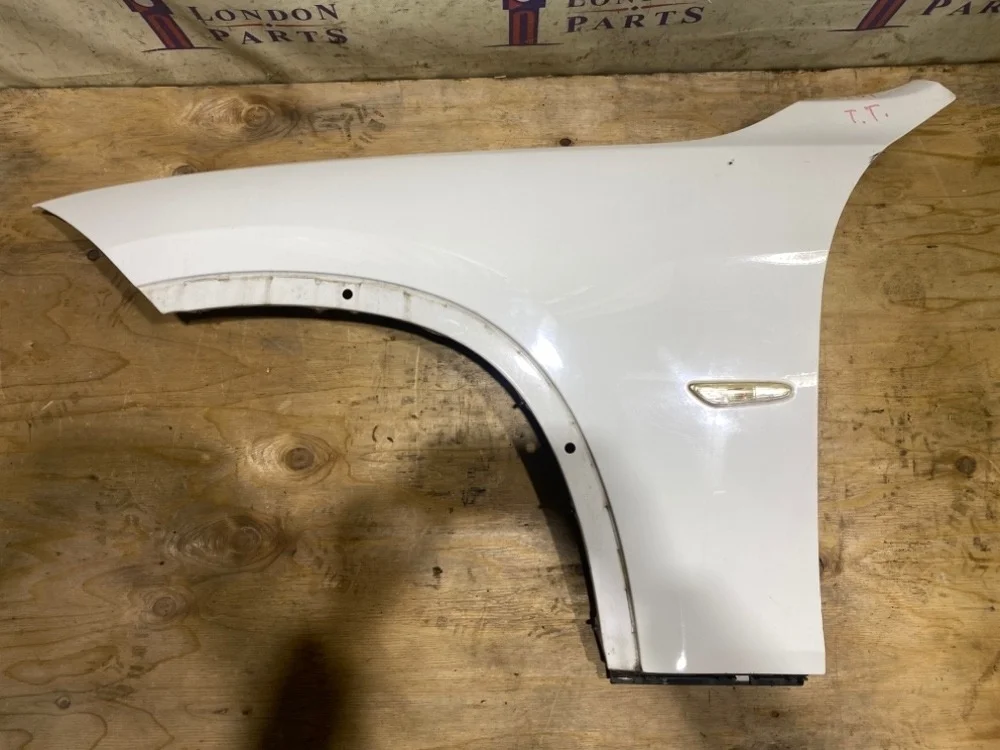 Крыло BMW X1 E84