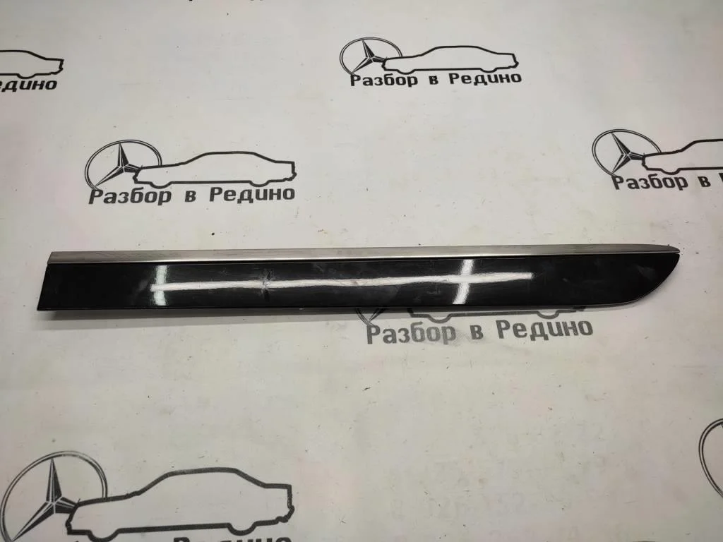 Молдинг двери Mercedes-Benz