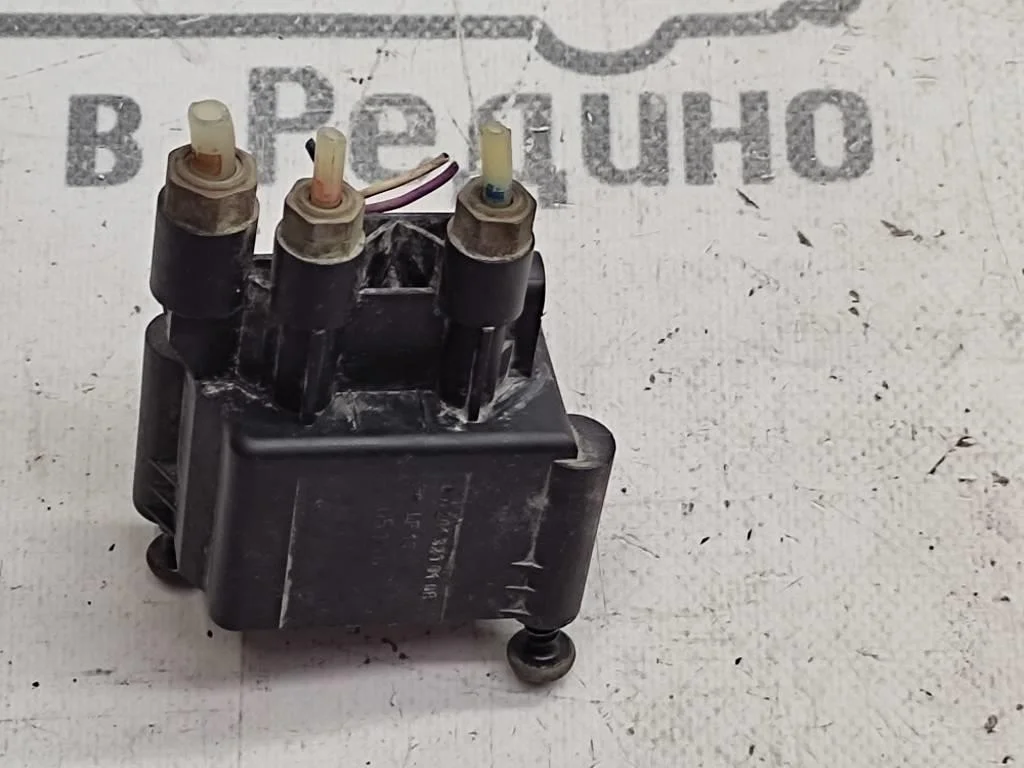 Блок клапанов пневмоподвески Mercedes-Benz