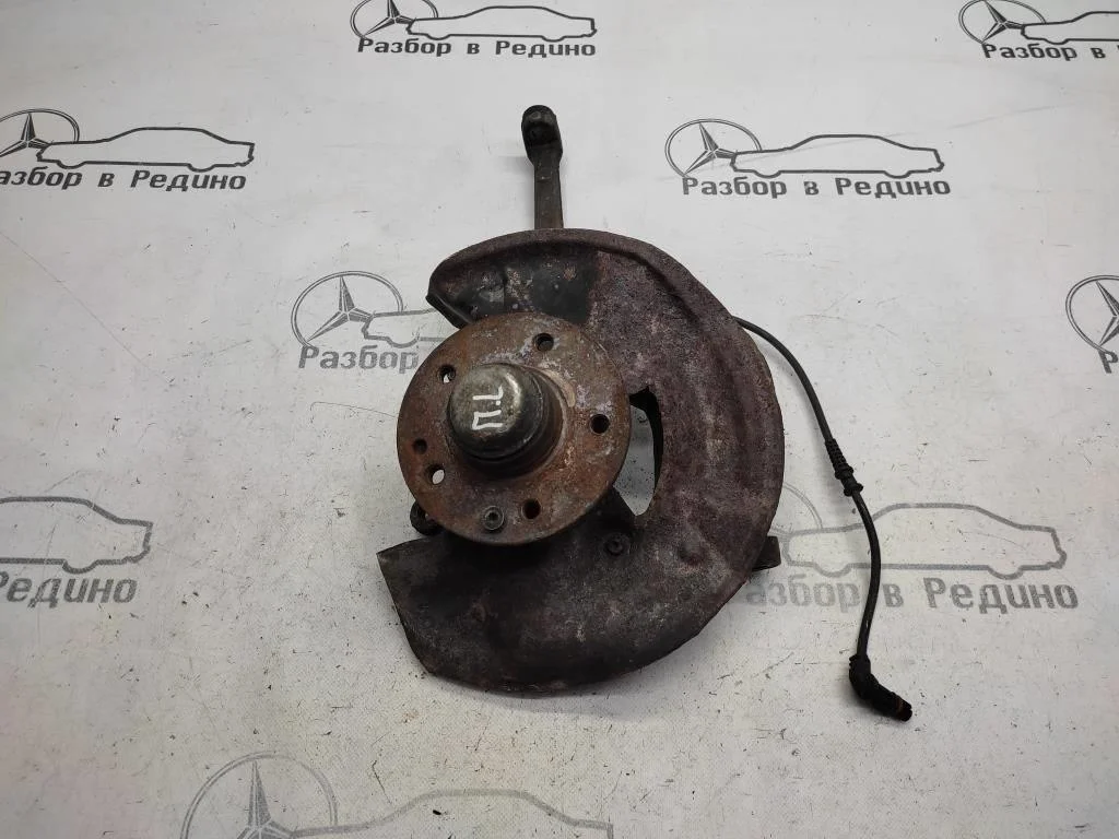 Кулак поворотный передний левый Mercedes-Benz