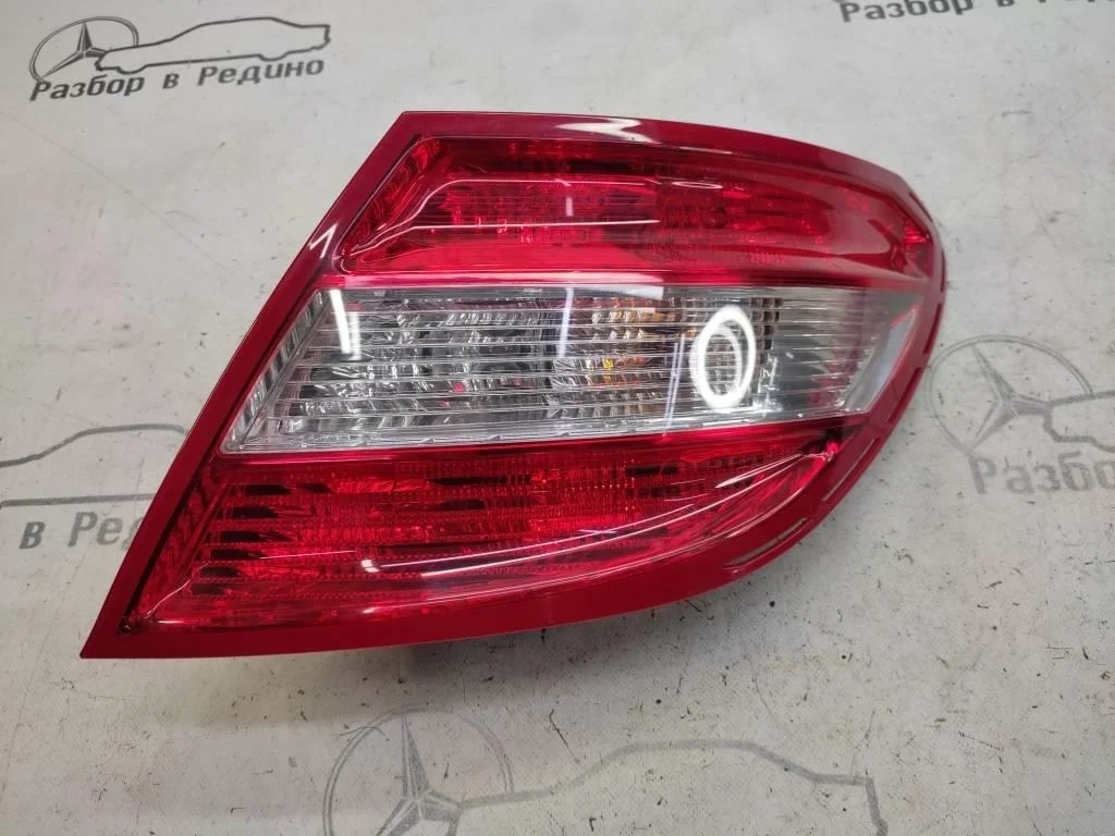 Фонарь задний правый Mercedes-Benz