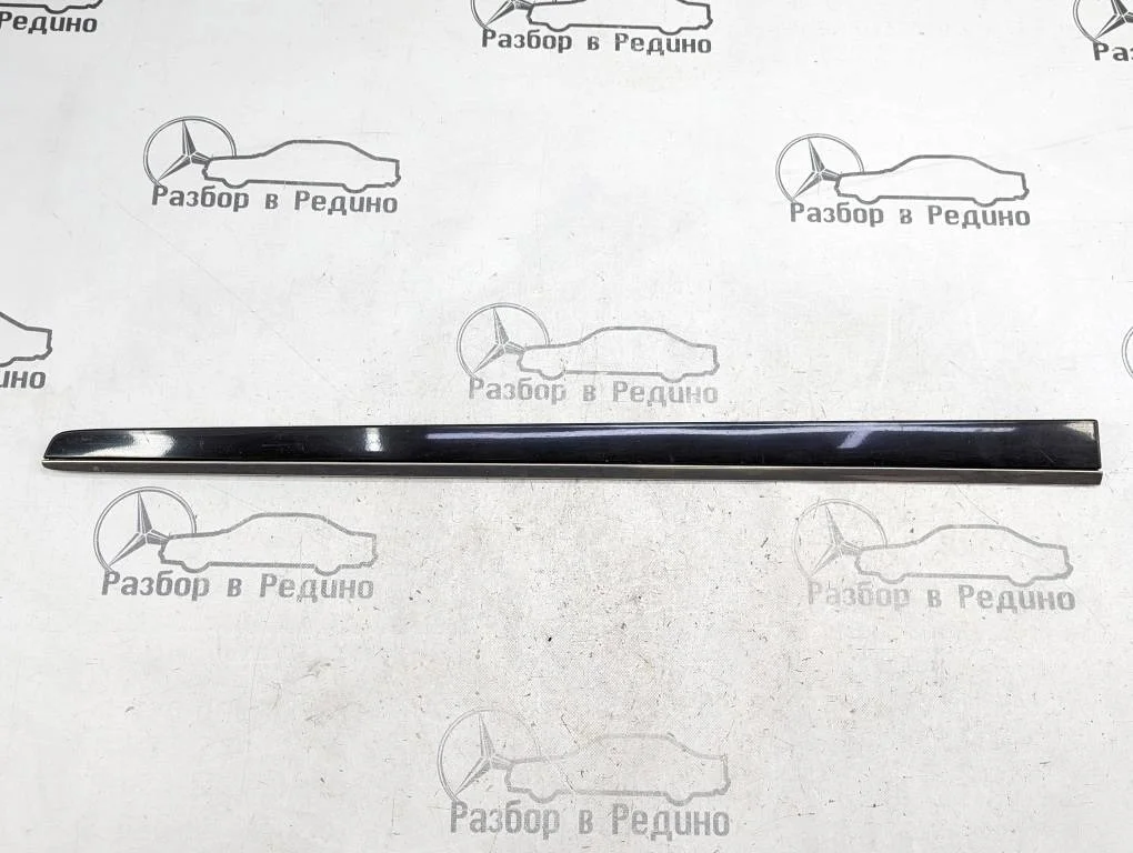 Молдинг двери Mercedes-Benz