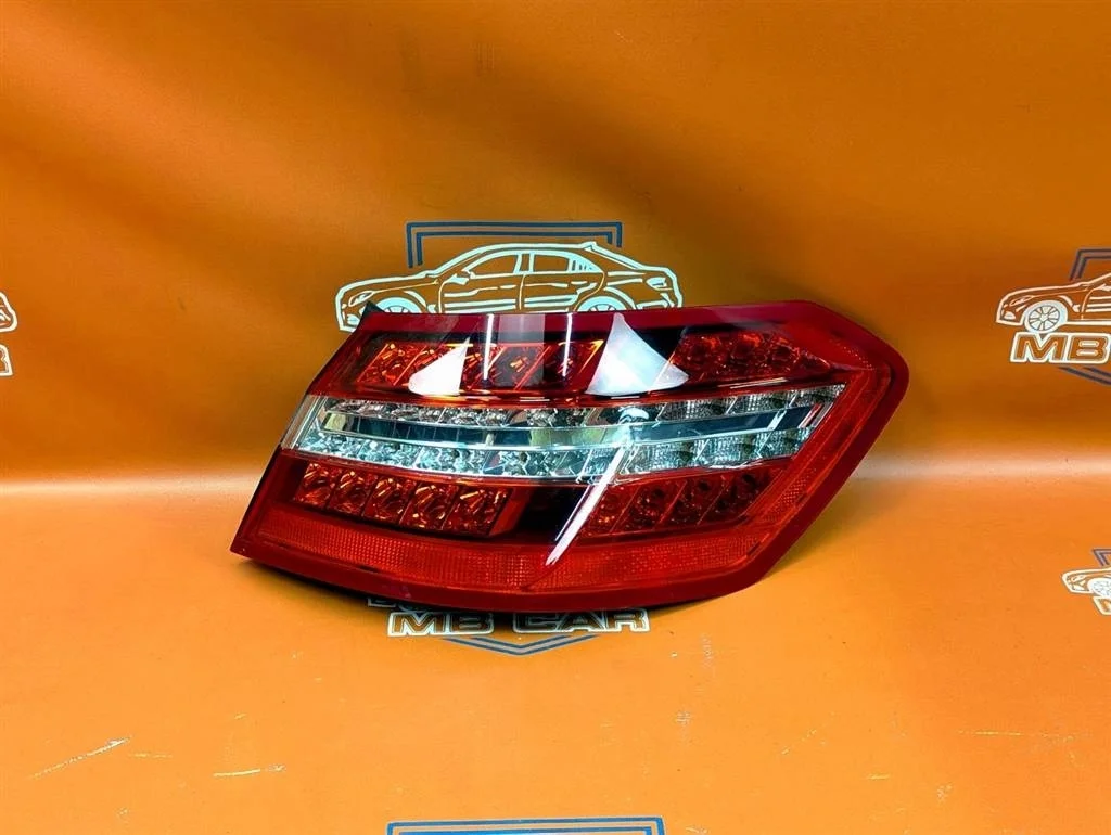 Фонарь задний правый Mercedes-Benz