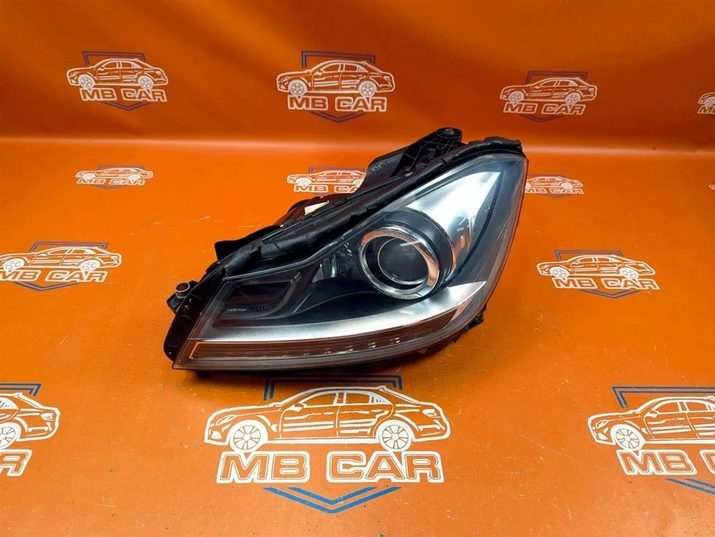 Фара левая Mercedes-Benz
