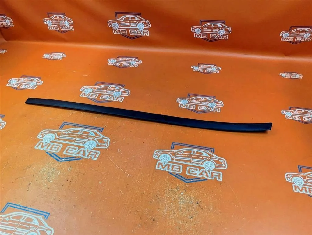 Молдинг лобового стекла Mercedes-Benz