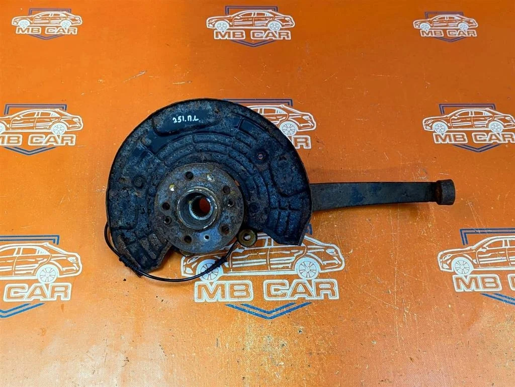 Кулак поворотный передний левый Mercedes-Benz