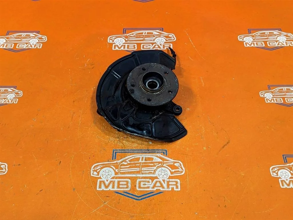 Кулак поворотный передний правый Mercedes-Benz