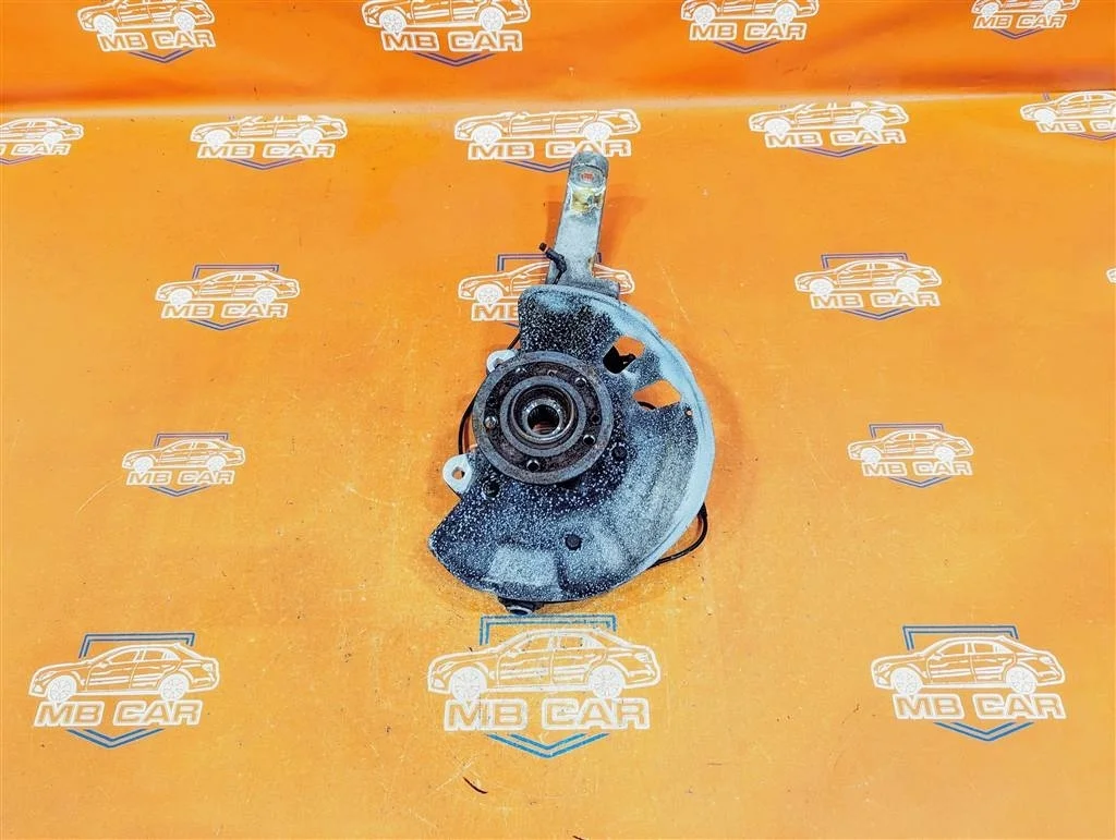 Кулак поворотный передний правый Mercedes-Benz