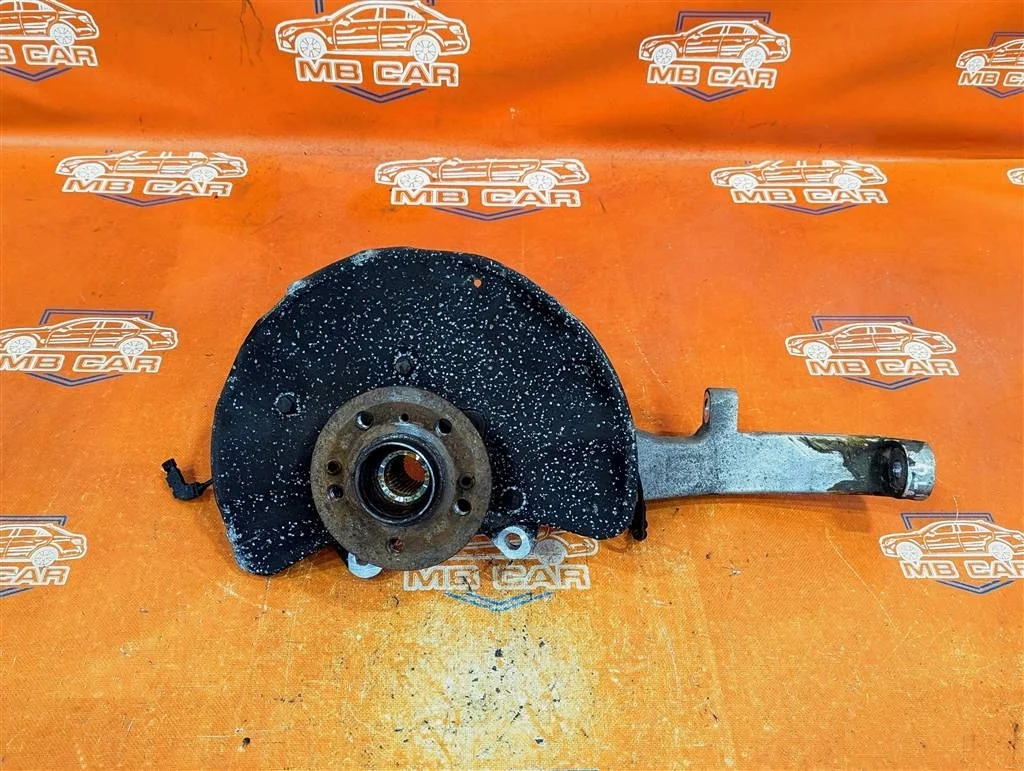 Кулак поворотный передний левый Mercedes-Benz