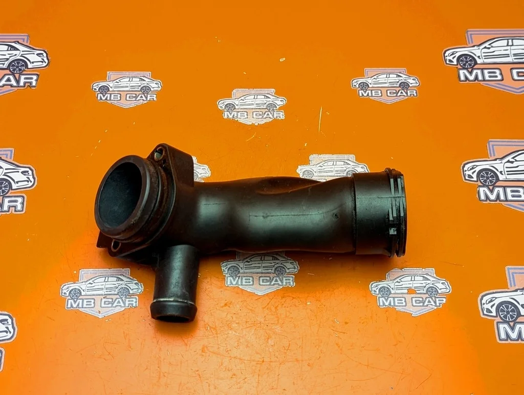 Фланец системы охлаждения Mercedes-Benz