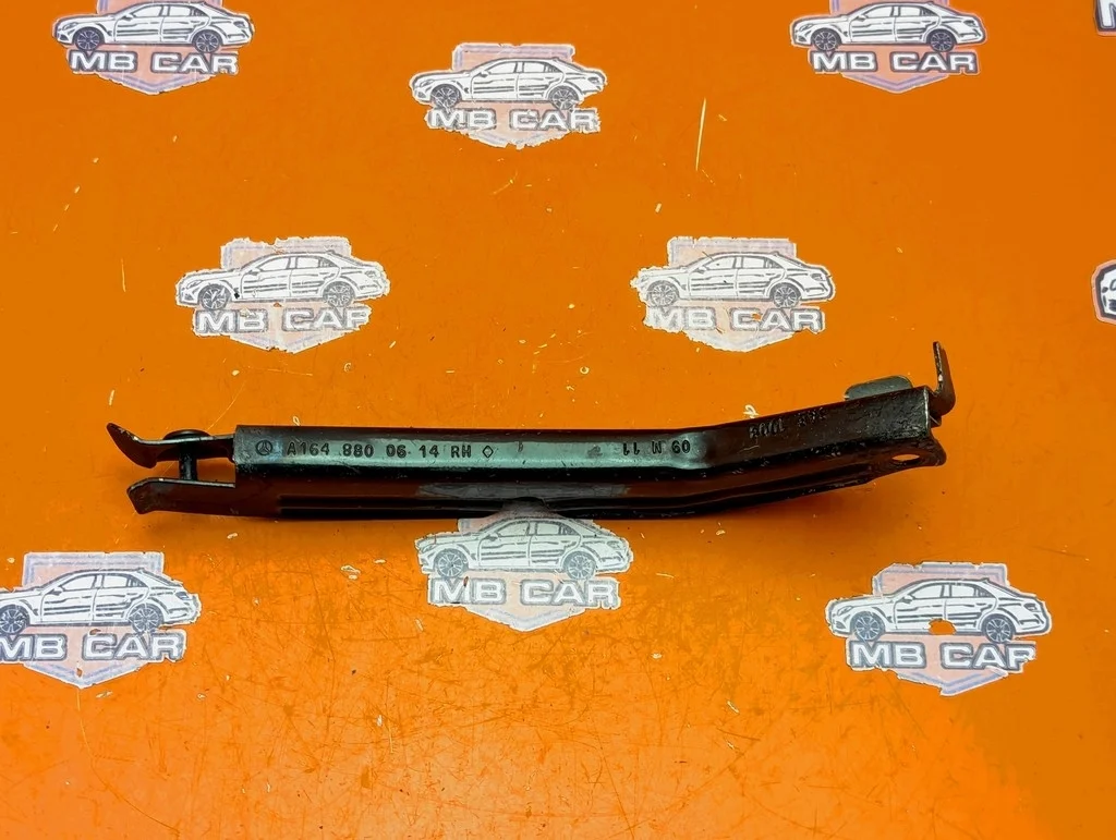 Кронштейн крепления бампера Mercedes-Benz