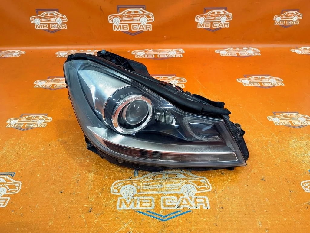 Фара правая Mercedes-Benz