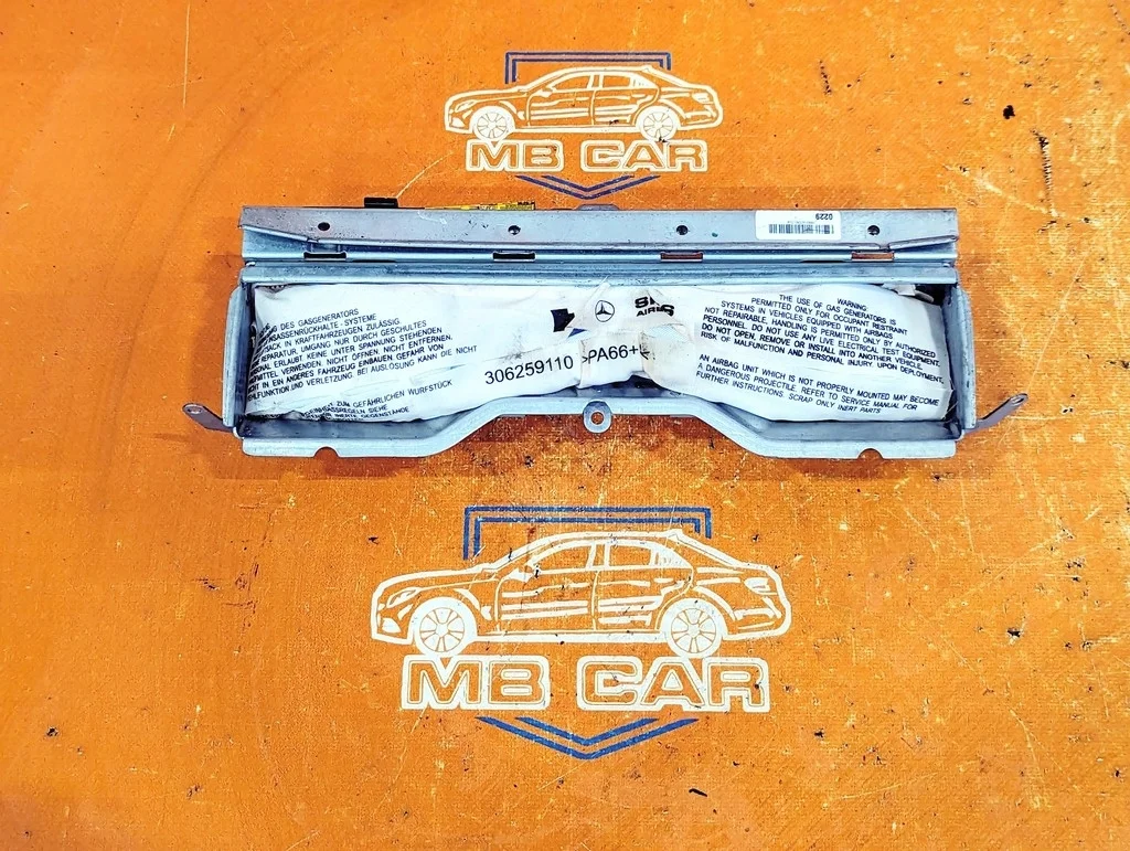 Подушка безопасности коленная Mercedes-Benz