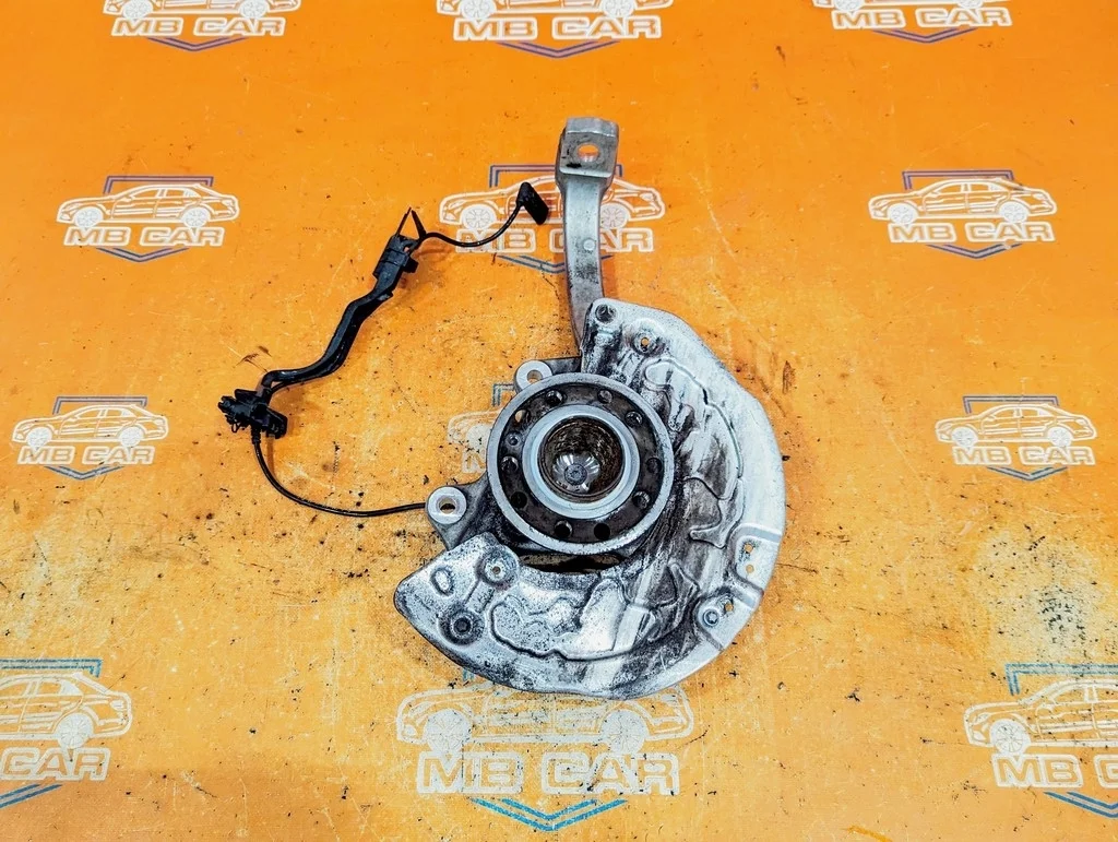 Кулак поворотный передний правый Mercedes-Benz