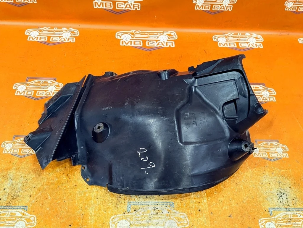 Подкрылок передний правый, задняя часть Mercedes-Benz
