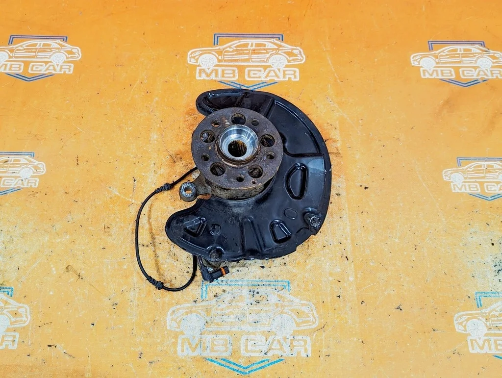 Кулак поворотный передний правый Mercedes-Benz