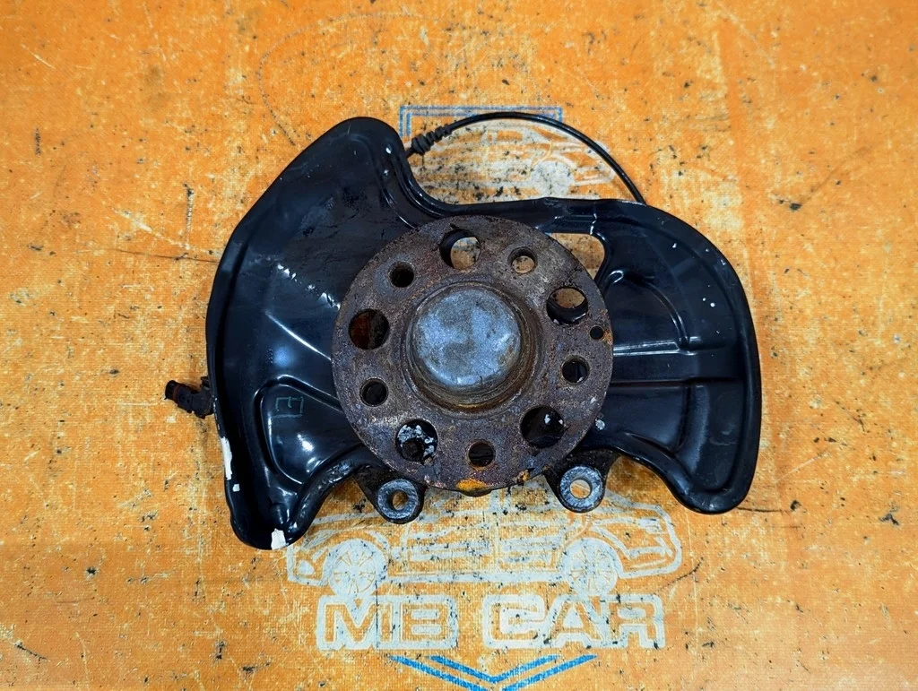 Кулак поворотный передний левый Mercedes-Benz