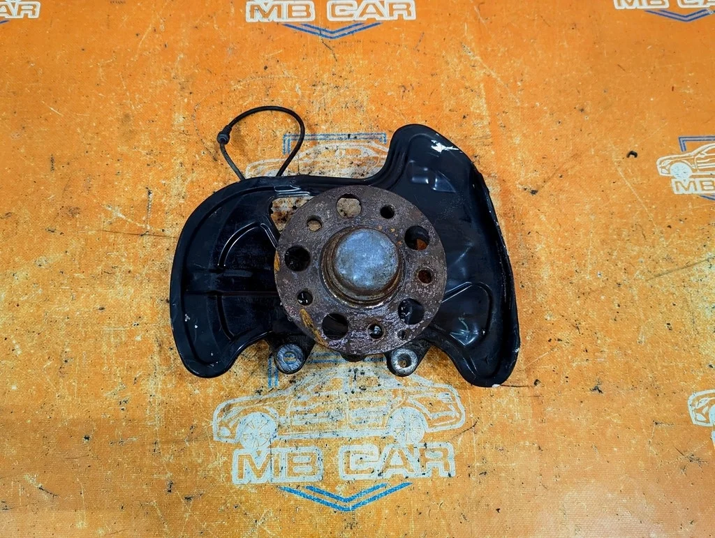 Кулак поворотный передний правый Mercedes-Benz