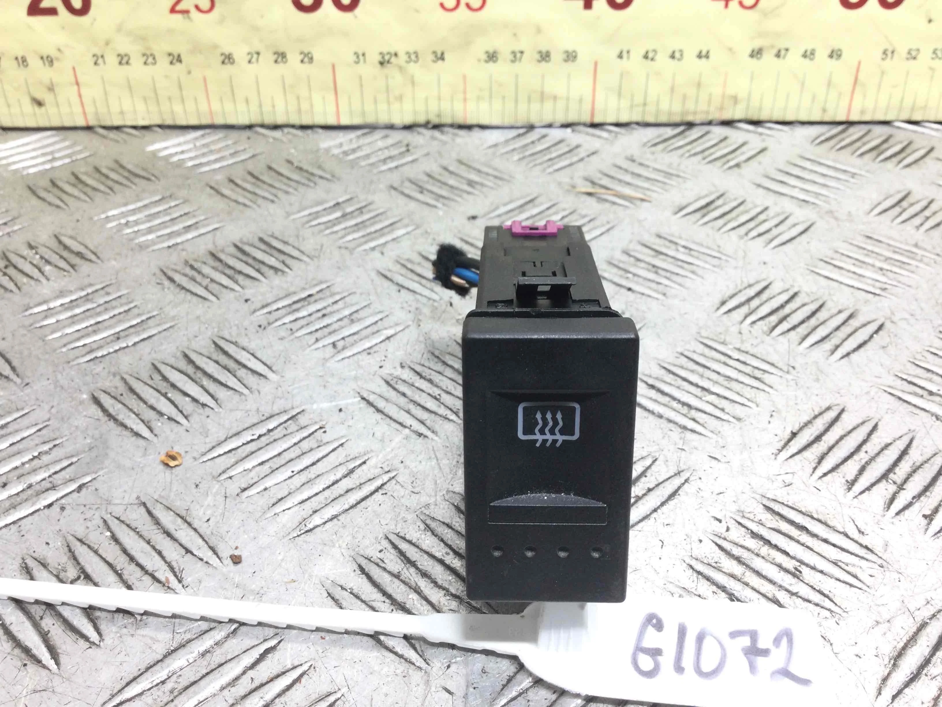 Кнопка подогрева заднего стекла Volkswagen Polo 4 поколение (2001-2005) бензин 1.4 i Механика Х/б