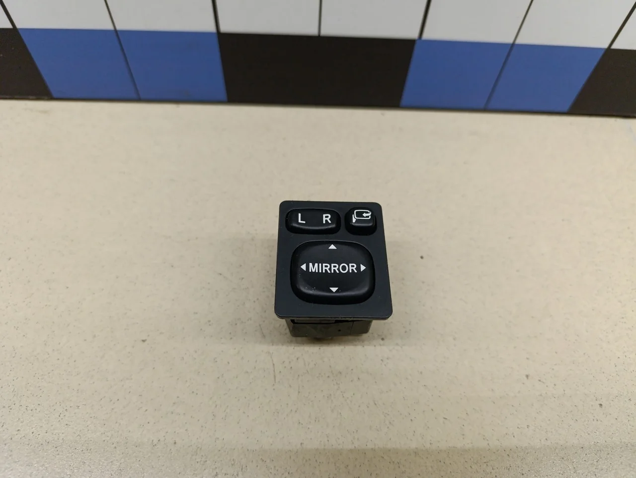Переключатель регулировки зеркала Corolla E15 2006-2013
