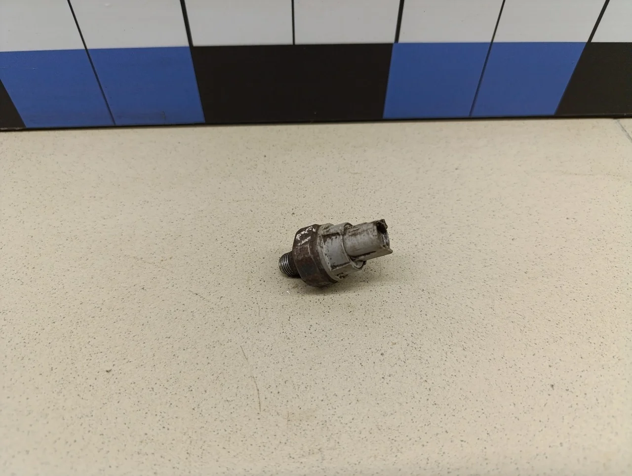 Датчик давления масла Corolla E15 2006-2013