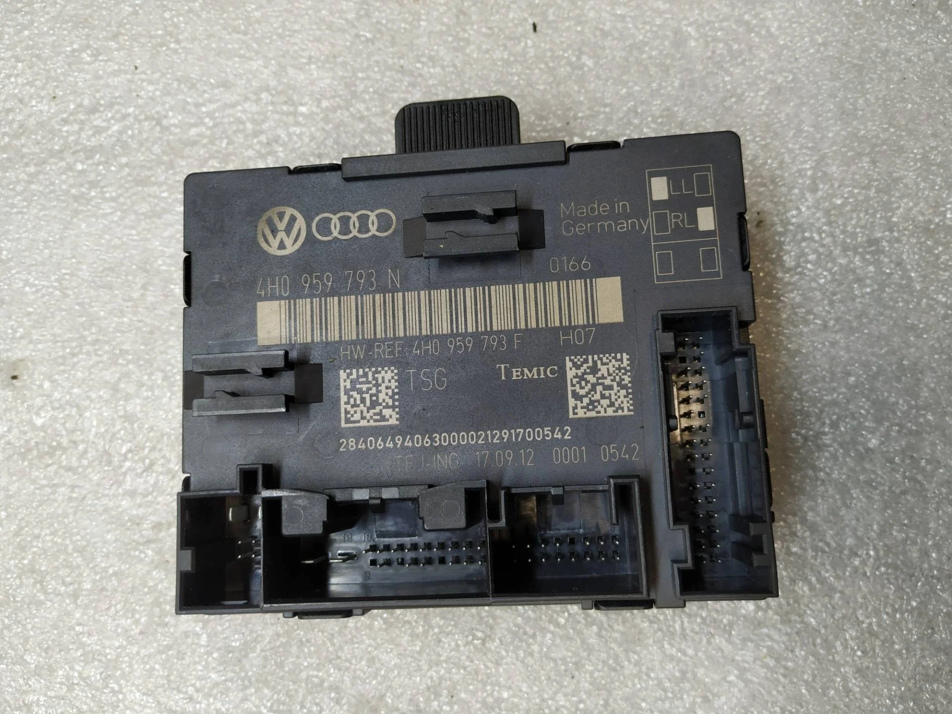 модуль управления двери передней левой Volkswagen Touareg 2 7P6 2013