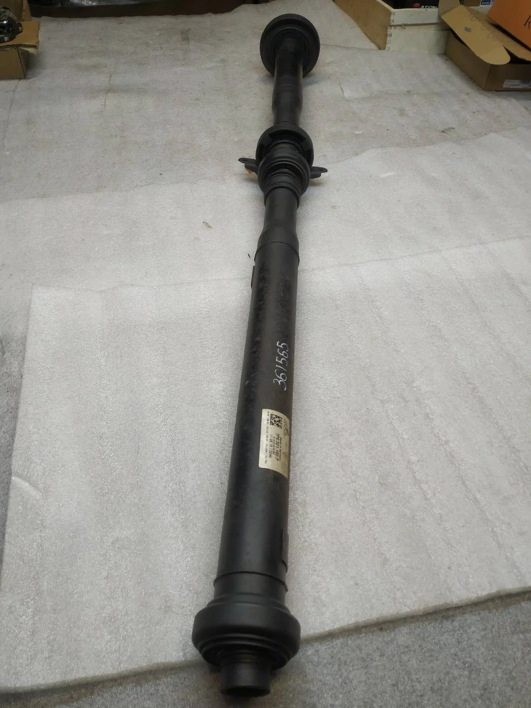 карданный вал задний Volkswagen Touareg 2 7P6 2012