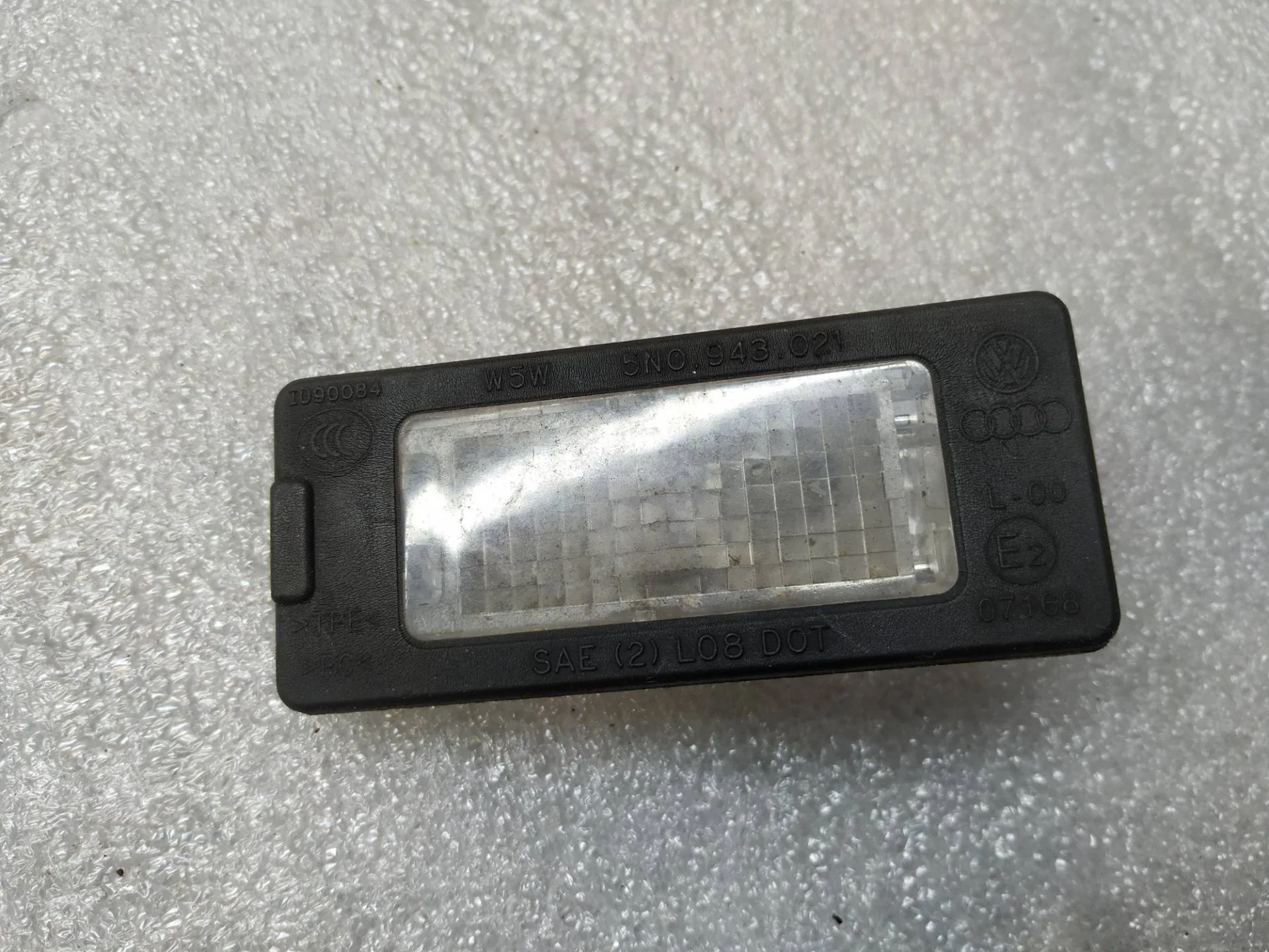 подсветка номера Volkswagen Touareg 2 7P6 2012