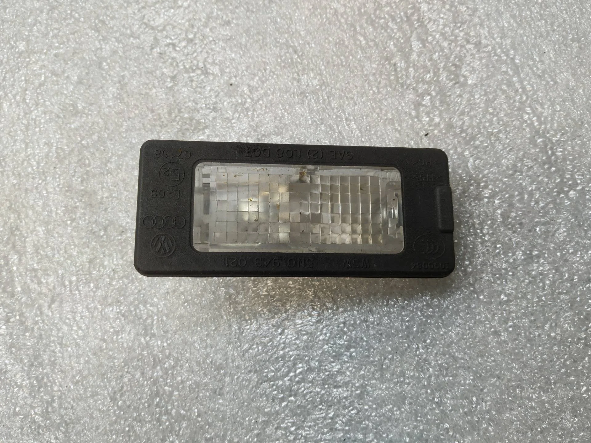 подсветка номера Volkswagen Touareg 2 7P6 2012