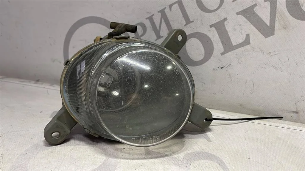Противотуманная фара левая