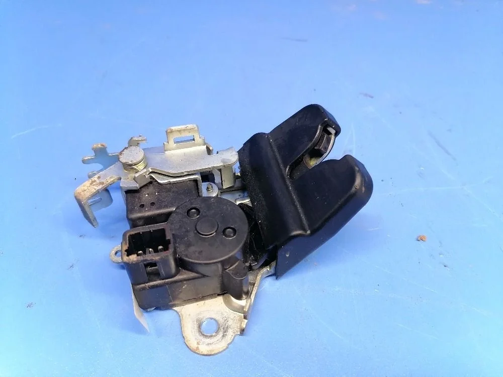 Замок багажника Hyundai Solaris II рестайлинг (2020—2025) 81230H0030