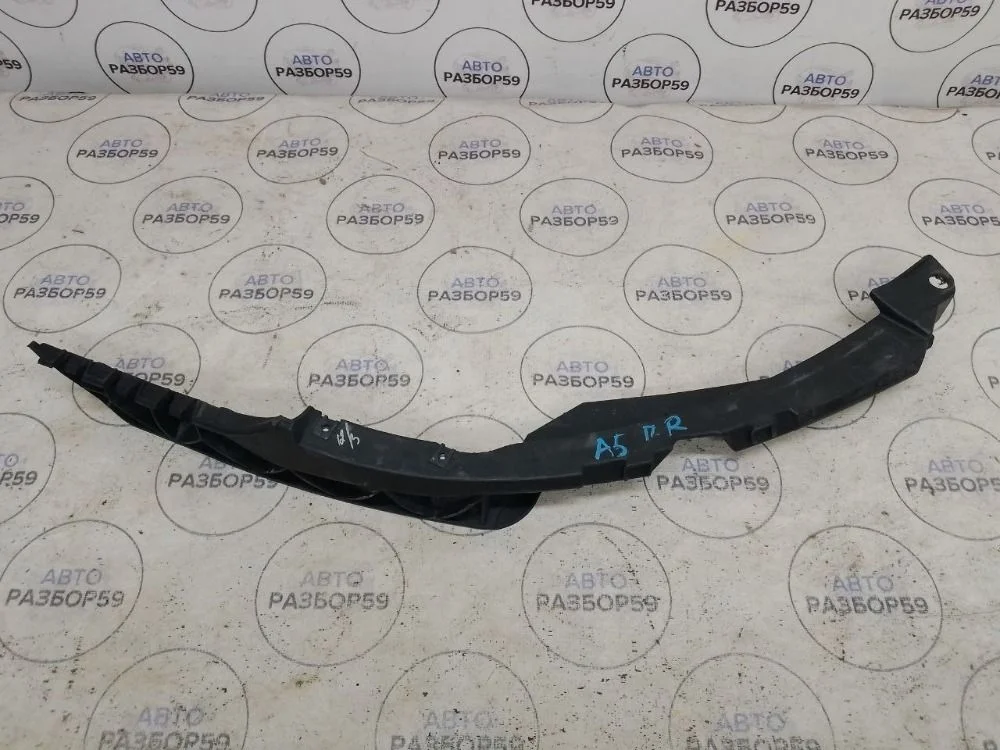 Кронштейн переднего бампера правый Skoda Octavia III (2013—2017)