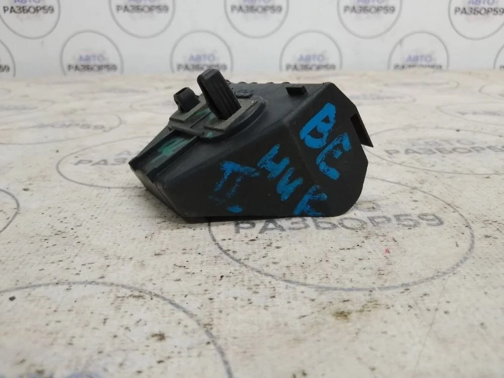 Кронштейн заднего бампера правый Toyota Avensis T250 (2003—2006)