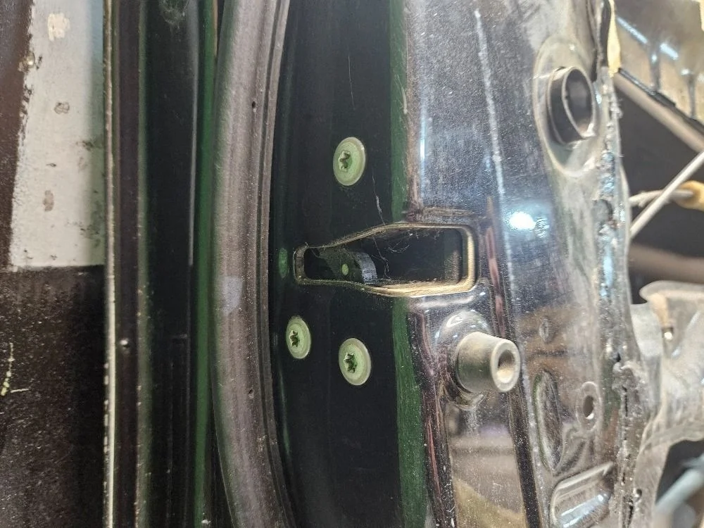 Замок передний левый на Toyota Corolla E150