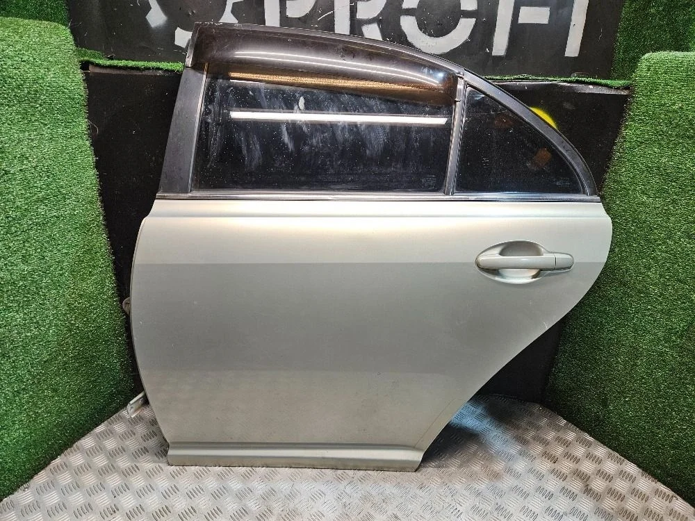 Дверь задняя левая для Toyota Avensis T250 седан