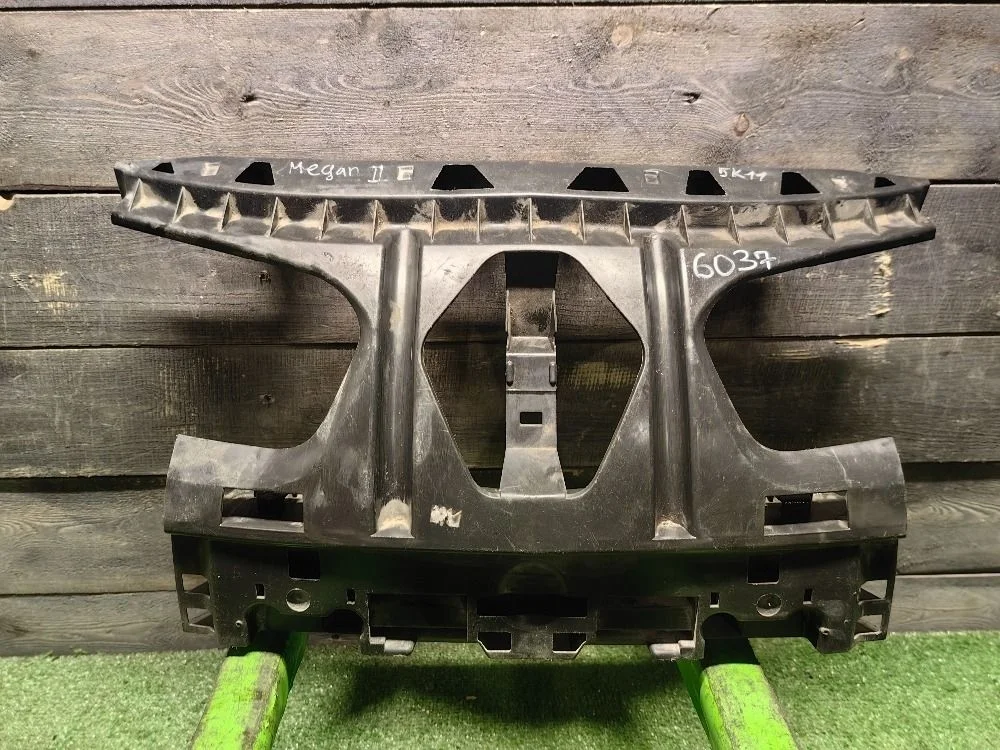 Кронштейн переднего бампера Renault Megane 2