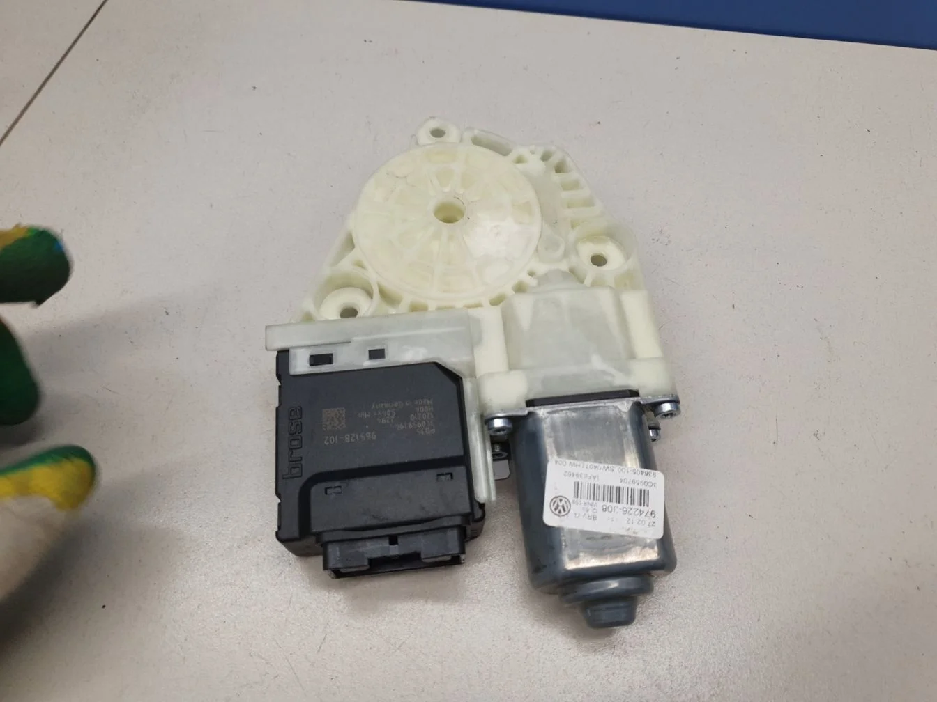 Моторчик стеклоподъёмника задний правый для Volkswagen Passat B7 2011-2015