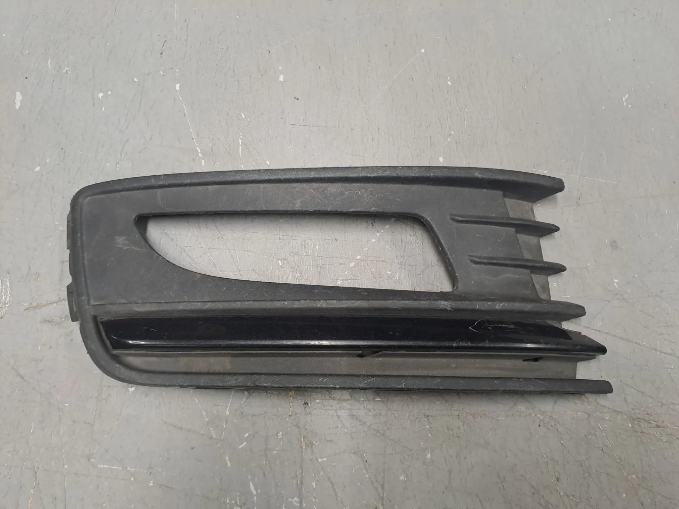 Решётка в бампер правая для Volkswagen Polo Sedan 2011-