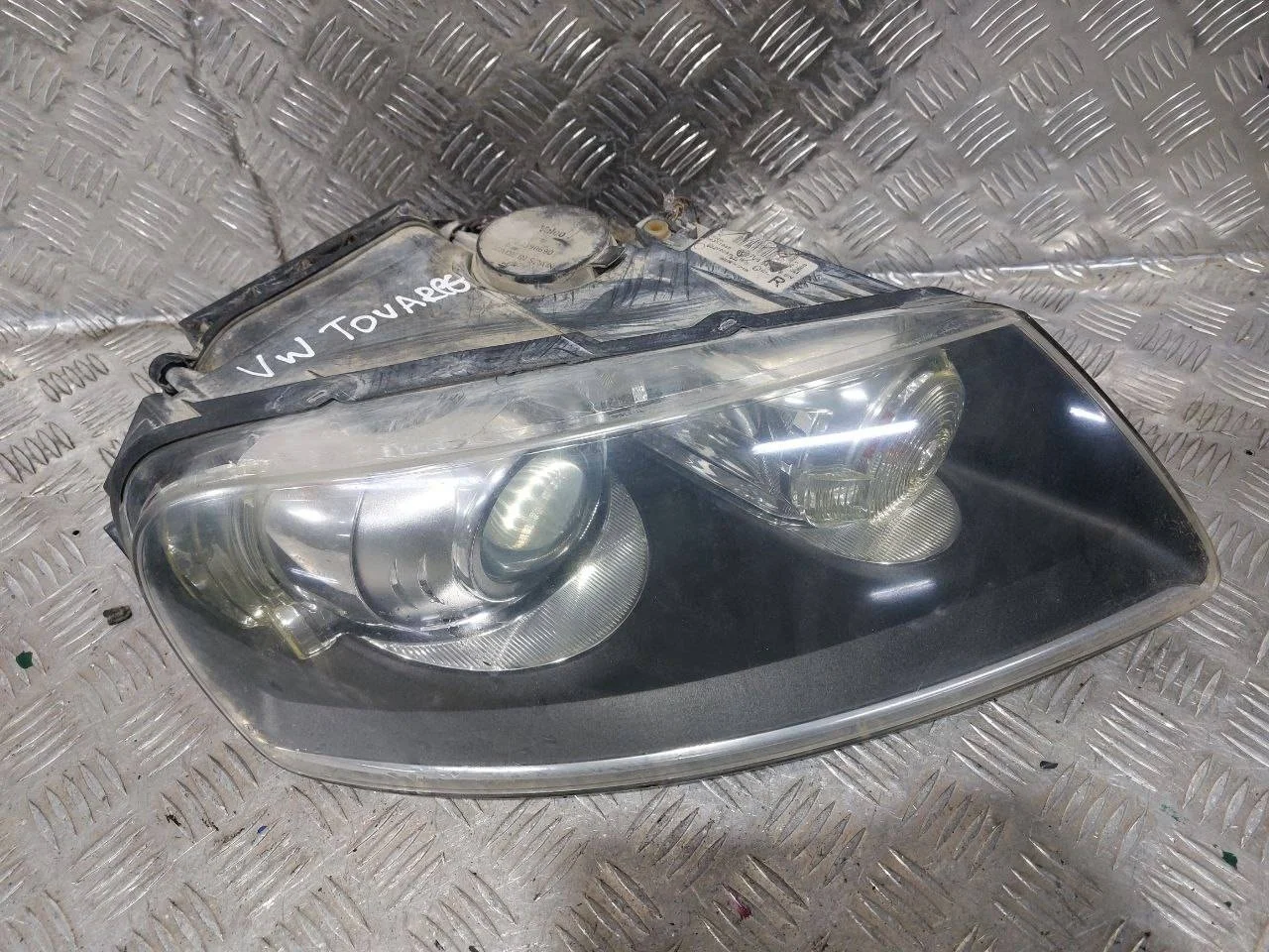 фара правая Volkswagen Touareg