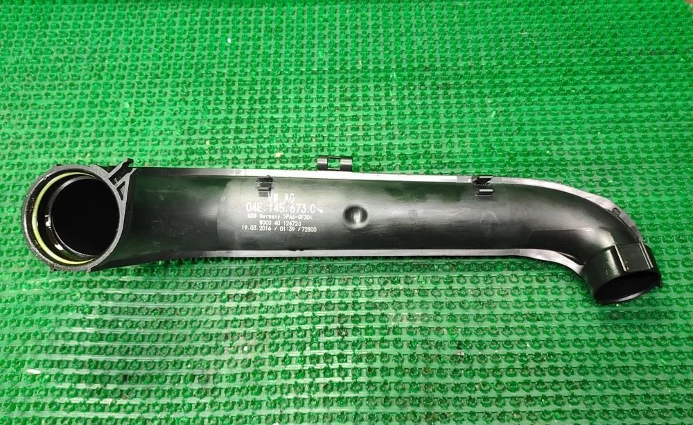 Патрубок 04E145673C Tiguan 1.2 Passat B8 рестайлинг (2019—2025) В наличии
