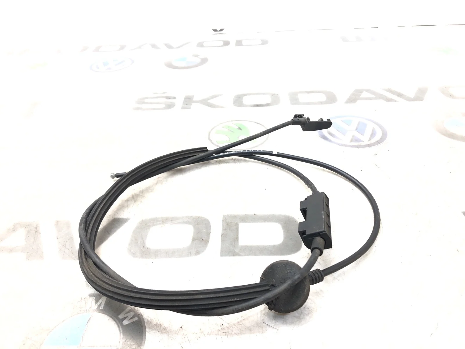 Трос замка капота Skoda Octavia 5E0823535B A7 (5E) 2.0 CKFC