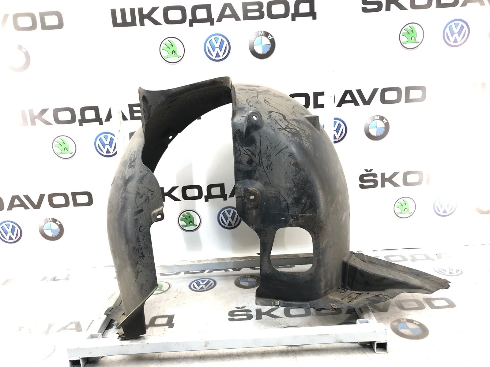 Подкрылок Skoda Octavia 5E0809957D A7 (5E) 2.0 CKFC, передний левый