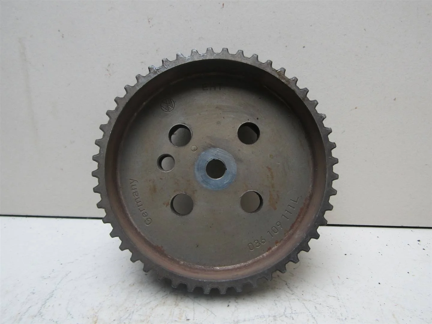 Шестерня (шкив) распредвала Skoda Octavia (A4 1U-) 2000-2011  [036109111L]  1.4-1.6 16V в Вологде