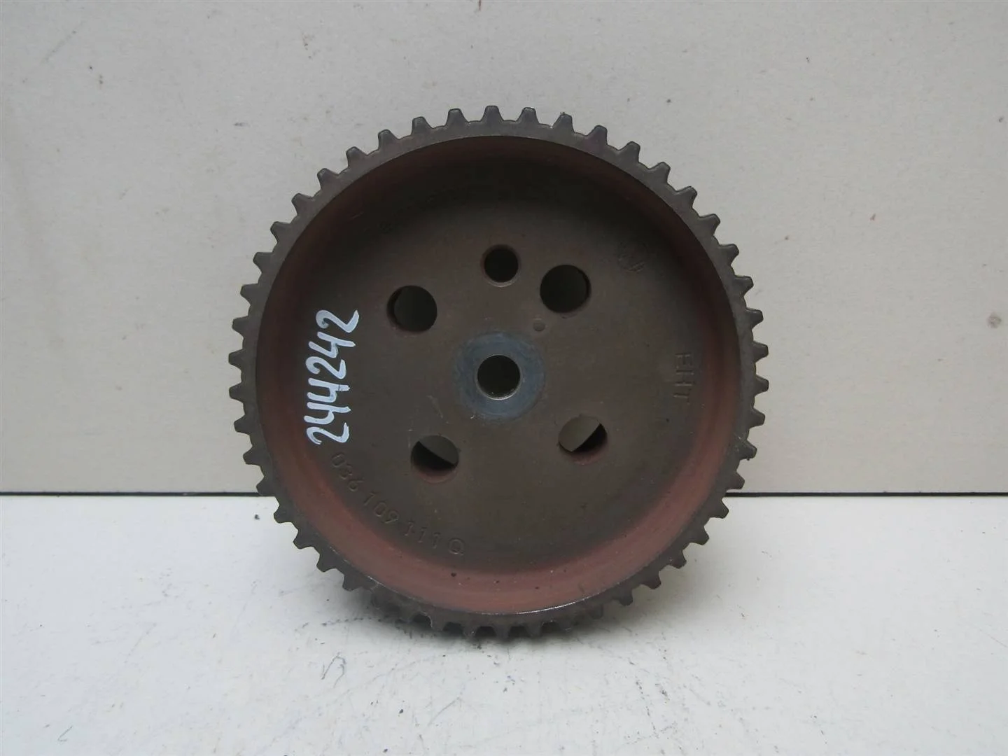 Шестерня (шкив) распредвала Skoda Octavia (A4 1U-) 2000-2011  [036109111L]  1.4-1.6 16V в Вологде