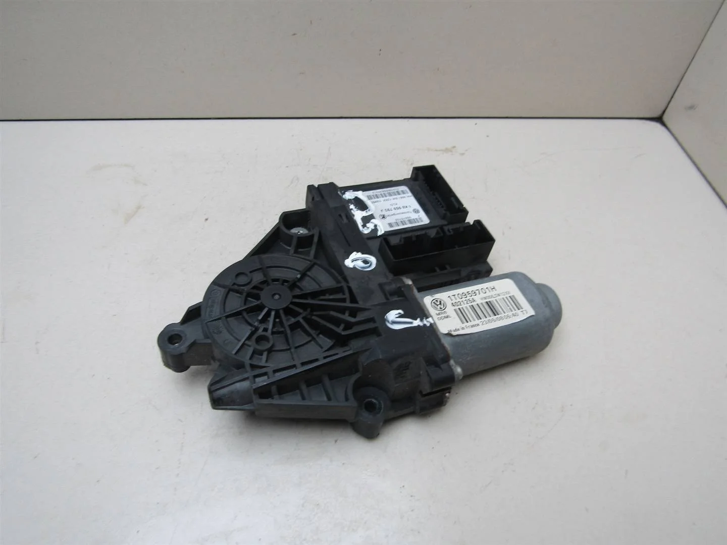 Моторчик стеклоподъемника Skoda Octavia (A5 1Z-) 2004-2013  [1T0959701T]  в Вологде