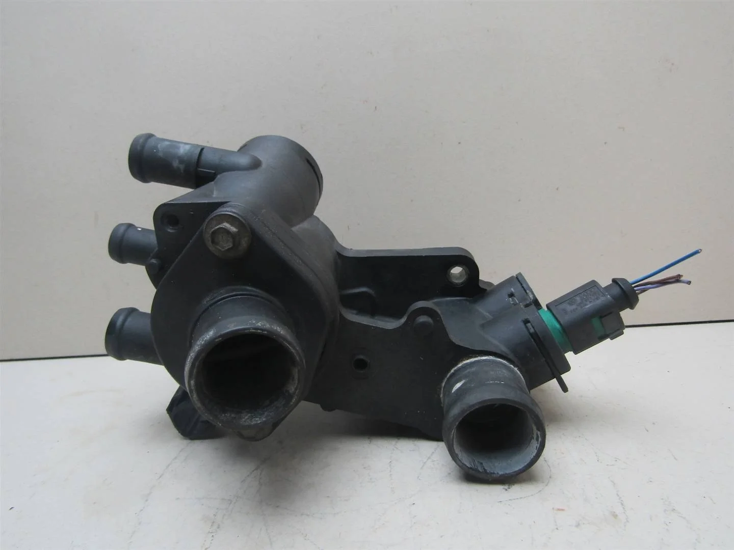 Корпус термостата VW Golf IV \Bora 1997-2005  [032121111BA]  1.4 BCA в Вологде