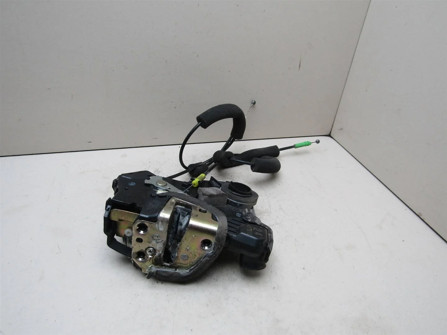 Замок двери передней правой Toyota Camry CV3 2001-2006  [6903033231]  3.0 1MZFE в Вологде